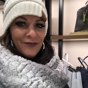 Meet your Posher, Lisa